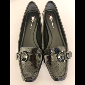 Bandolino NWOB all that black flats. Size 9